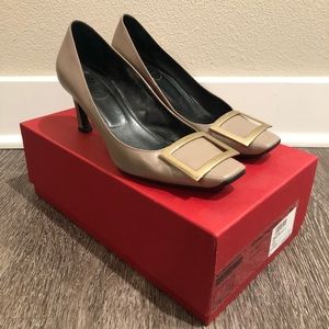 ROGER VIVIER Belle Pumps